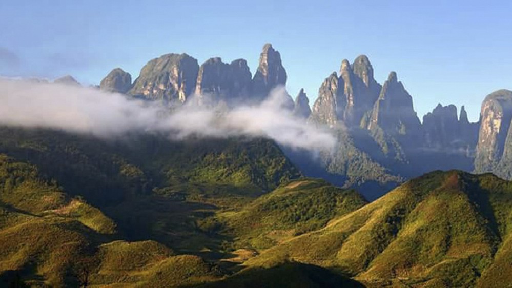 Conquer the Heavenly Gates on Ngu Chi Son mountain