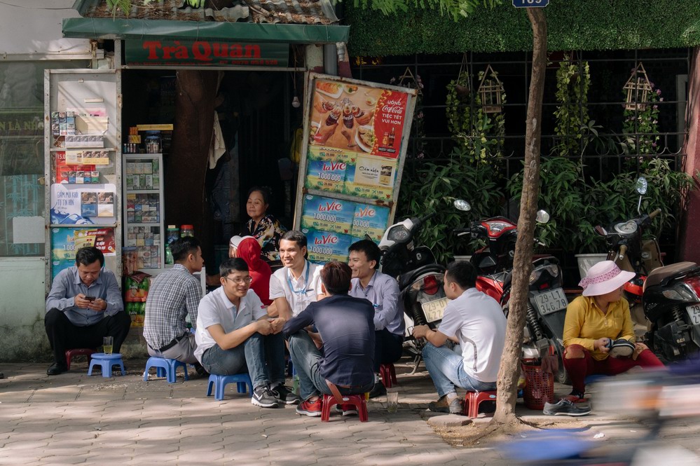 Sidewalk culture in Hanoi - Favourite style of young people